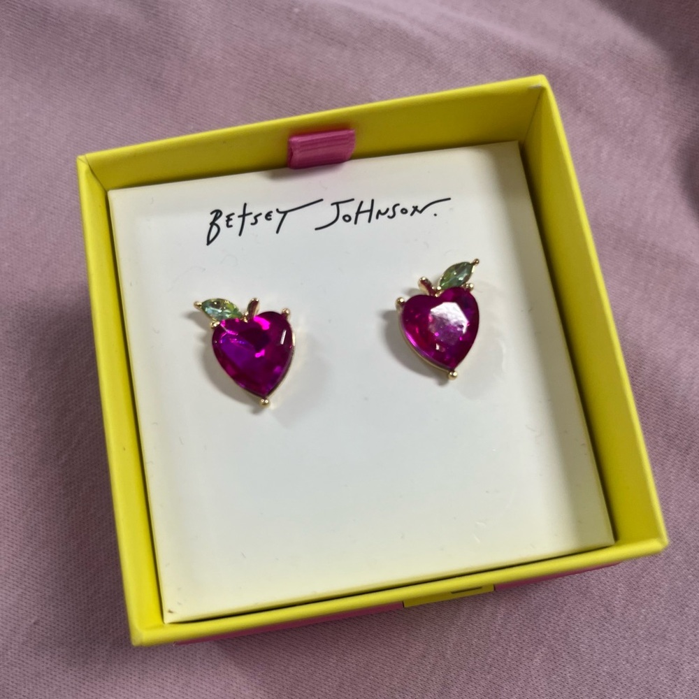NWT ⚜️💖⚜️ Betsey Johnson Gorgeous Gem Apple Stud Earrings - Picture 4 of 10